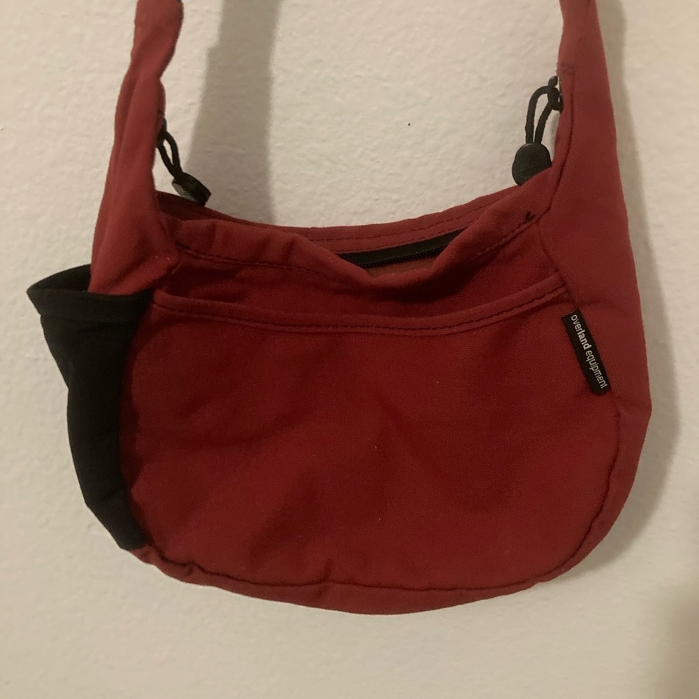Overland Express. Crossbody Bag in Red.